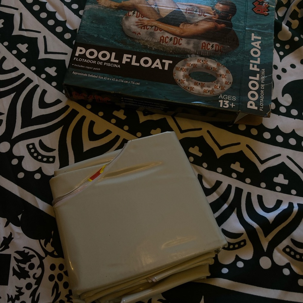 BRAND NEW pool tube AC/DC NEVER used…only took outta box for pix! - Picture 2 of 3